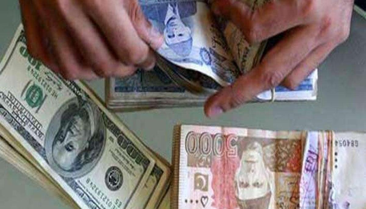 انٹر بینک میں ڈالر168.10  روپے کا ہو گیا 