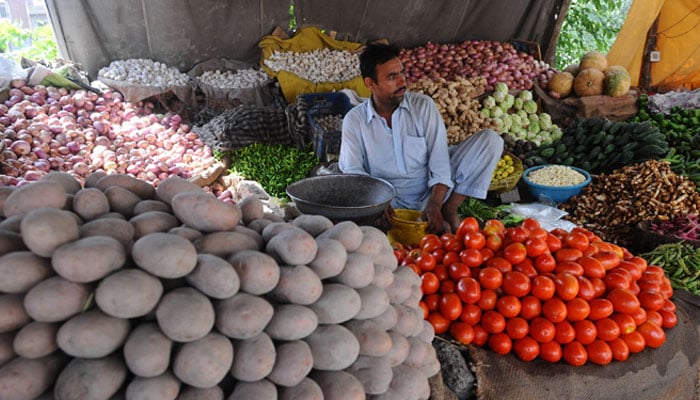 آلو 90، ٹماٹر 100، لہسن 180روپے جبکہ پھلوں کی قیمتیں بھی بلند رہیں