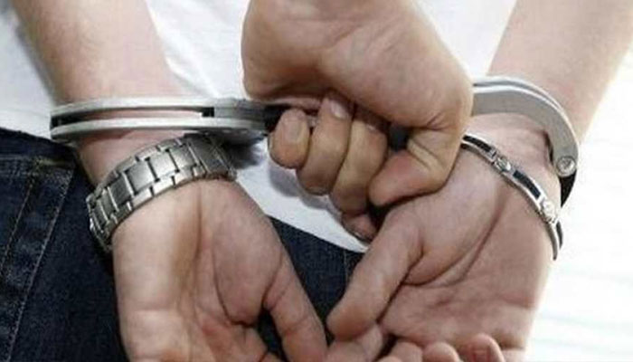 ڈکیتی اور جامعہ کراچی سے سامان چوری کرنے والے 3 ملزمان گرفتار 