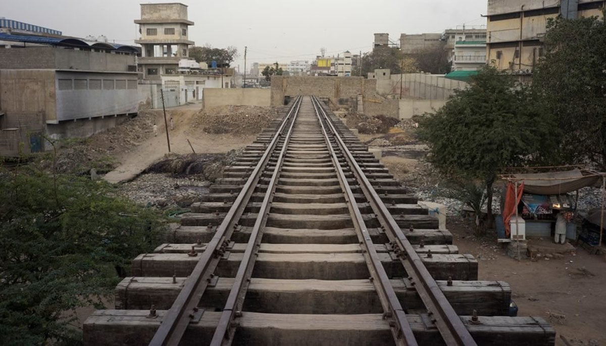 چیئرمین ریلویز نے کراچی سرکلر ریلوے لائن کا معائنہ کیا 