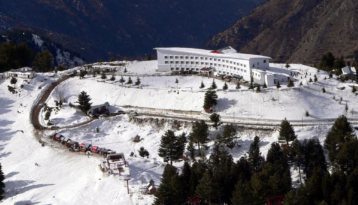 سطح سمندر سے 9200 فٹ بلندی پر واقع سوات کا پہلا فائیوا سٹار ہوٹل مہمانوں کیلئے کھول دیا گیا 