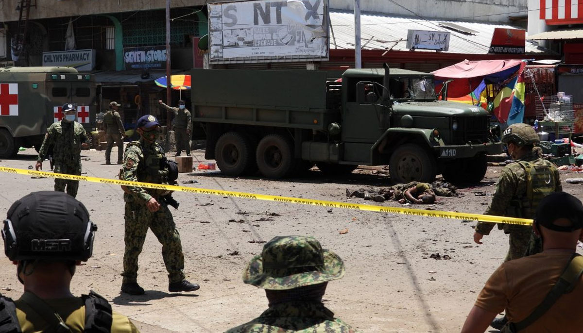 فلپائن،ریموٹ بم دھماکہ اور خودکش حملہ، لیفٹیننٹ جنرل سمیت 15 ہلاک