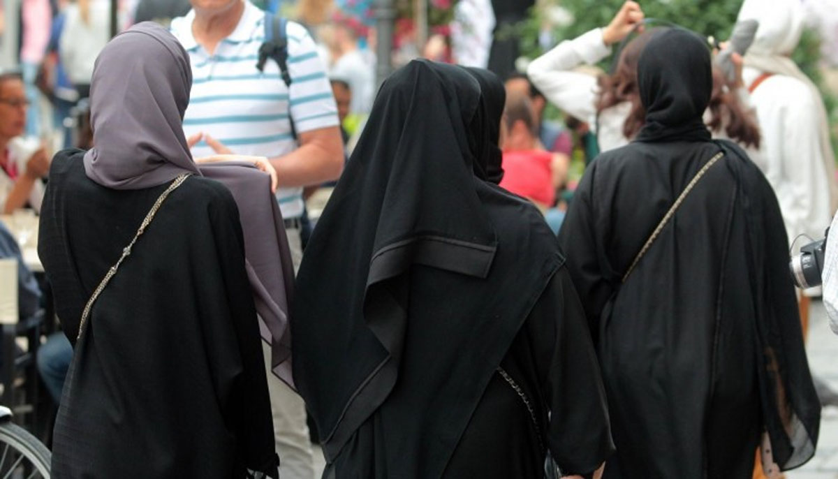 جرمن عدالت نے اسکولوں میں حجاب پہننے پر پابندی غیر آئینی قراردیدی