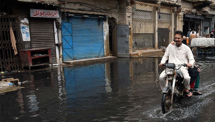 بارش سے تاجروں و صنعت کاروں کا70 ارب روپے کا نقصان