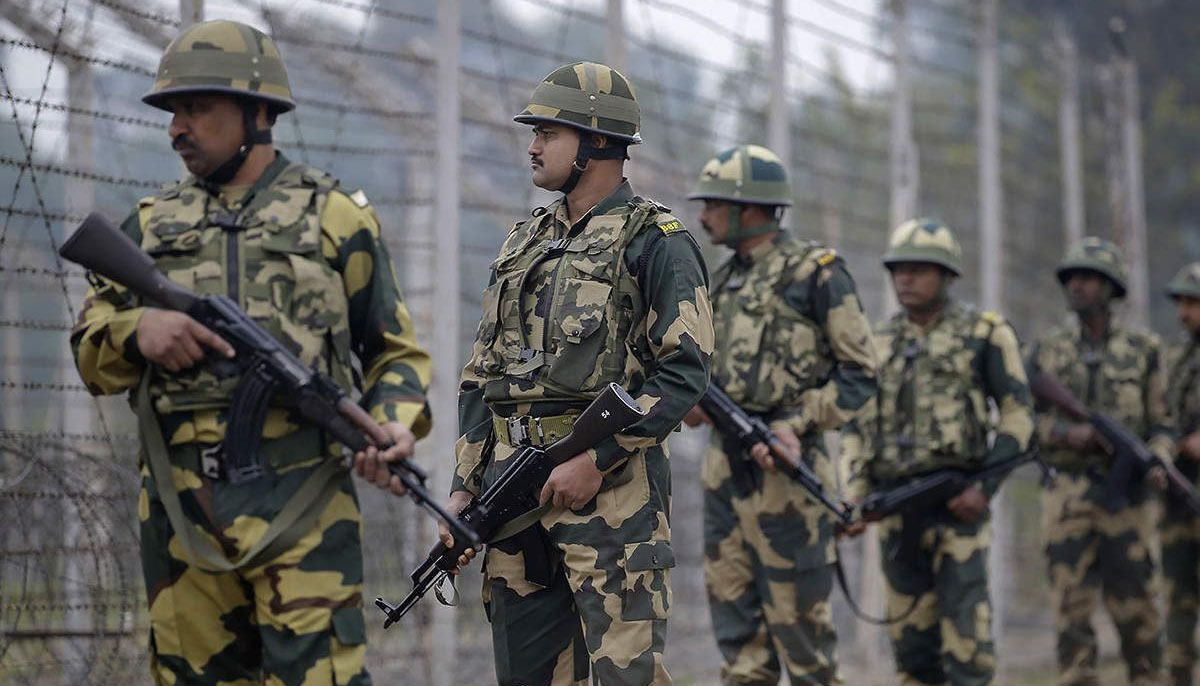 چین کیساتھ ساتھ نیپال اور بھوٹان کی سرحدوں پر بھی بھارتی فوج الرٹ 