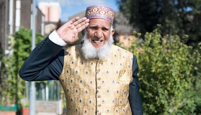برطانیہ، کورونا فنڈز کیلئے  4 لاکھ 20 ہزار پونڈ جمع کرنے پر 100سالہ برطانوی مسلم شہری کیلئے اعزاز   