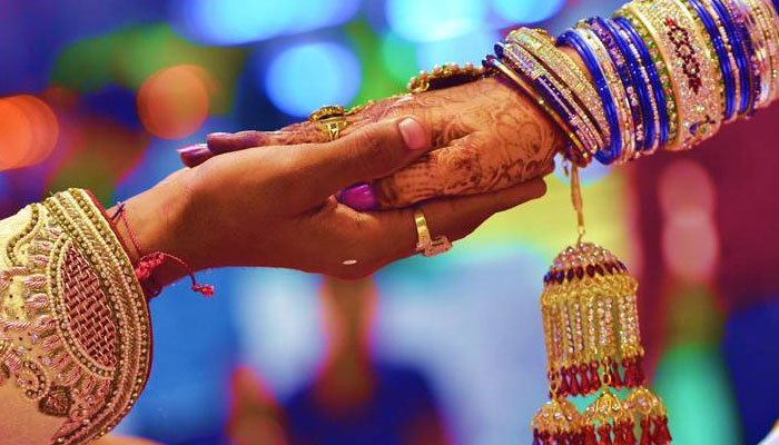 بھارت، مسلمان لڑکوں سے ہندو لڑکیوں کی شادی کا رجحان بڑھ گیا، کریک ڈاؤن کا اعلان 