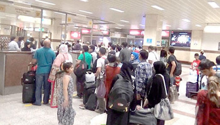 لاہور ایئرپورٹ پر مسافر سے اسمگل شدہ 60 لاکھ روپے کے اسٹنٹس پکڑے گئے 