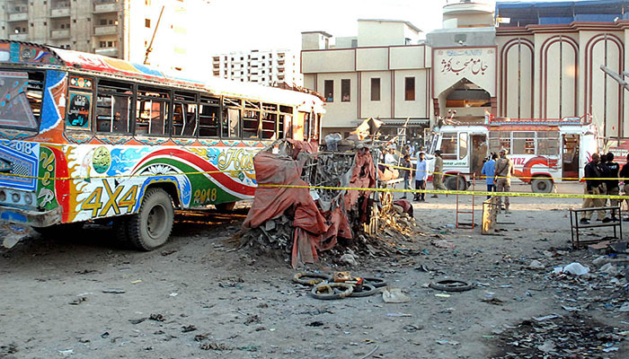 شیریں جناح کالونی، بس ٹرمینل کے گیٹ پر دھماکا، 4 افراد زخمی 