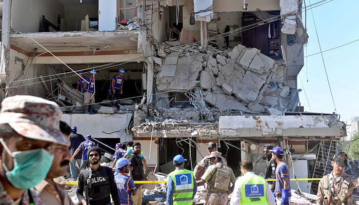 مسکن چورنگی، دھماکے میں رہائشی عمارت تباہ، 5  جاں بحق، متعدد زخمی