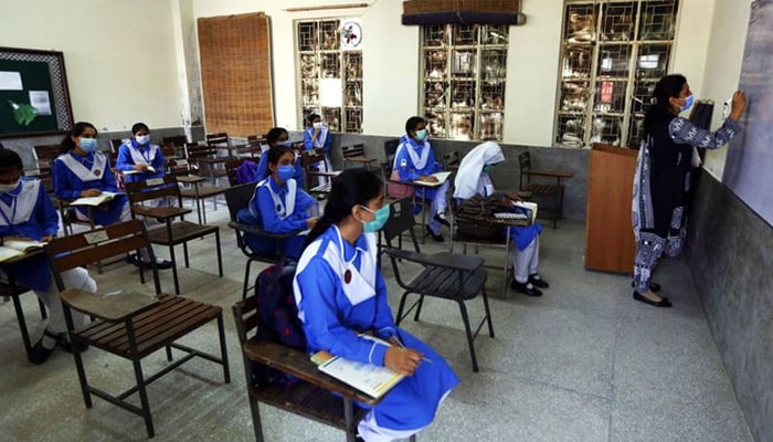 کورونا، سندھ میں تعلیمی ادارے بند کرنے سے متعلق آج اجلاس طلب 