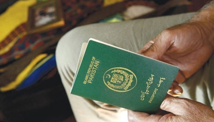 پاکستانیوں کیلئے اماراتی ویزے پر پابندی ہے یا نہیں، پریشانی برقرار 