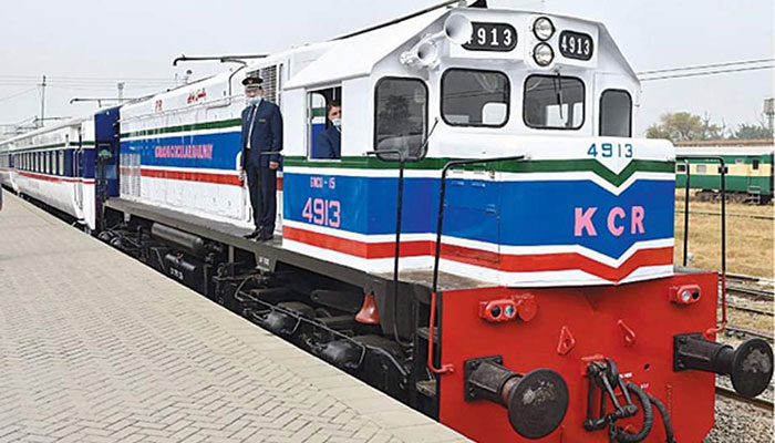 قونصل جنرل جاپان کا کراچی سرکلر ٹرین پر سفر، پہیہ چلنے پر خوشی کا اظہار