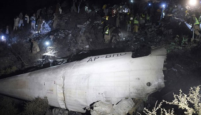 حویلیاں حادثہ، خرابی کے باوجود طیارہ اڑا، ذمہ دا ر کون ہے؟ سندھ ہائیکورٹ، سول ایوی ایشن  جواب طلب