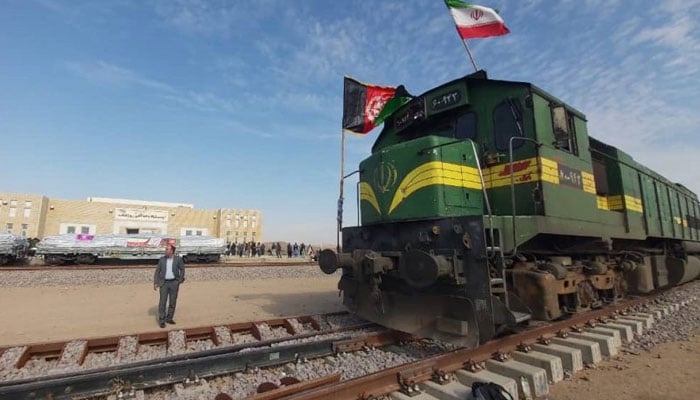 ایران سے پہلی آزمائشی مال بردار ٹرین افغانستان پہنچ گئی 