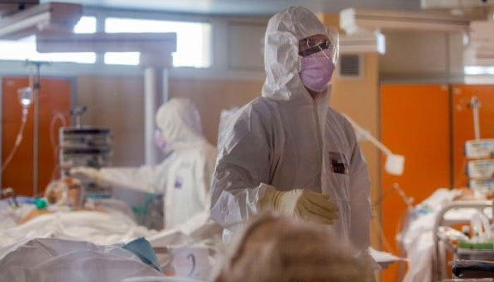 برطانیہ میں دریافت نیا کورونا وائرس کراچی پہنچنے کا انکشاف 