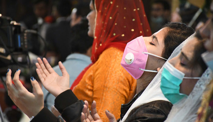 کورونا کے سائے میں پھیکی کرسمس، گرجاگھر، سرحدیں بند، یورپ میں ڈھائی کروڑ کیسز