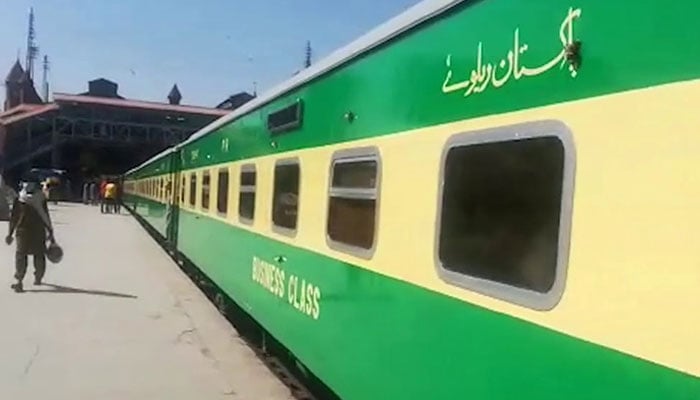’’ملٹری وائوچر‘‘ کے حامل مسافروں کیلئے ’’پیپر ٹکٹ‘‘ حاصل کرنا بھی ضروری ہے، پاکستان ریلوے 