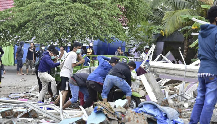انڈونیشیا میں خوفناک زلزلے نے تباہی مچادی، 67 ہلاک، سیکڑوں زخمی