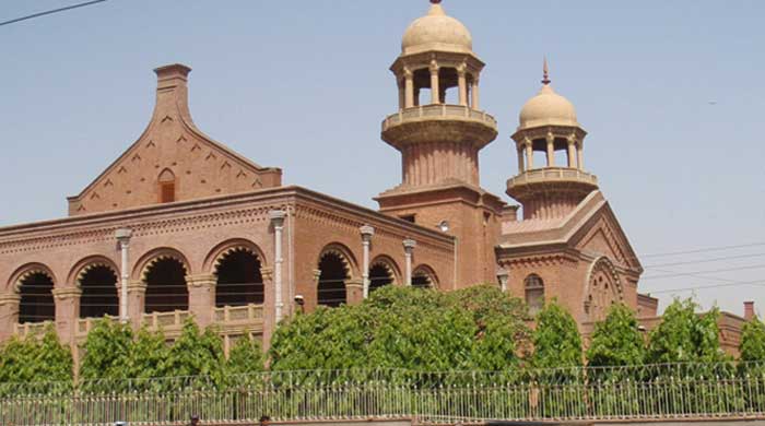 لاہور ہائیکورٹ، آرمی قوانین کی کتابیں فراہم نہ کرنے پر اٹارنی جنرل طلب 