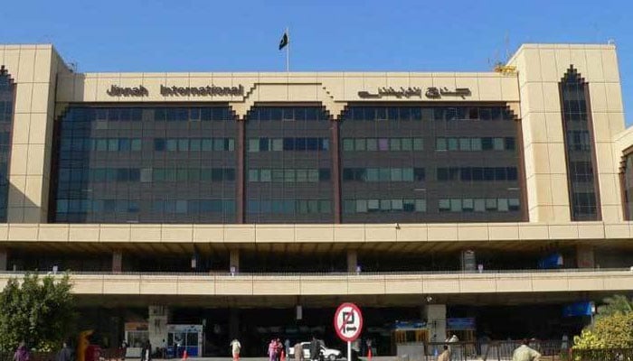 کراچی ایئر پورٹ، سونا اسمگل کرنے کے الزام میں مسافر گرفتار 