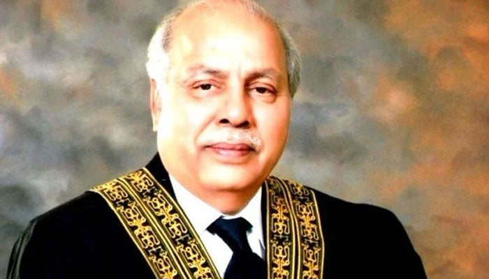 چیف جسٹس کی گاڑی کو حادثہ، جسٹس گلزار احمد محفوظ رہے