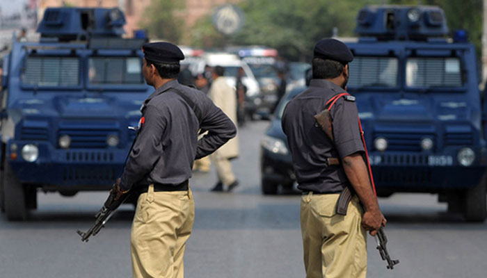 موٹرسائیکل اور گاڑیوں کی چوری میں ملوث بلوچستان پولیس کے 2 اہلکار گرفتار 