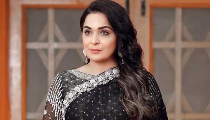 میرا نے امریکا میں پاکستانی قونصلیٹ میں خواتین کے موضوع پر لیکچر دیا