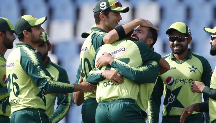 پاکستان کرکٹ ٹیم اسسٹنٹ کوچ کی خدمات سے بھی محروم 