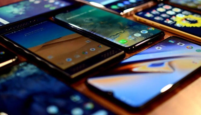 بری میں ایشیائی دکاندار کی دکان سے ہزاروں پونڈز کے موبائل فون چوری