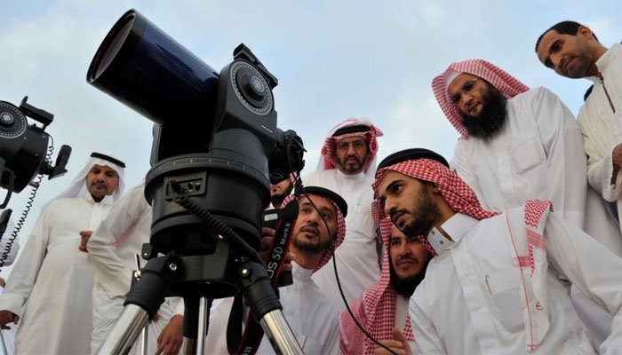 سعودی عرب و خلیجی ممالک میں چاند نظر نہیں آیا، عیدجمعرات کو