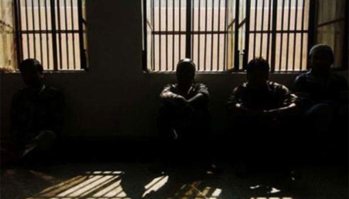 گڈاپ میں فارم ہاؤس پر چھاپہ، 7 خواتین سمیت 19 افراد گرفتار 
