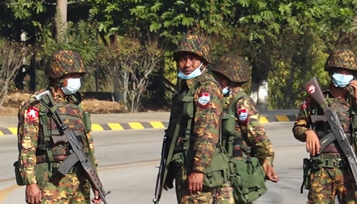 میانمار کی فوج نے مغربی حصے پر کنٹرول کیلئے مسلح کارروائیاں شروع کردیں، باغیوں کے خلاف بھاری ہتھیاروں کا استعمال