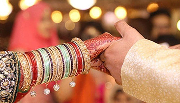 سندھ میں 18سال سے زائد عمر کے افراد کی شادی نہ کرانے پر والدین پر جرمانے کی تجویز 