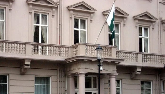 لندن: پاکستان ہائی کمیشن کے سامنے پرتشدد مظاہرہ، عمارت جلانے کی دھمکیاں