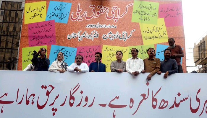 سندھ میں سیاسی محاذ آرائی تیز، ایم کیو ایم سڑکوں پر، وفاق کے لفظی حملے، پی پی کے جوابی وار - Vimarsana News