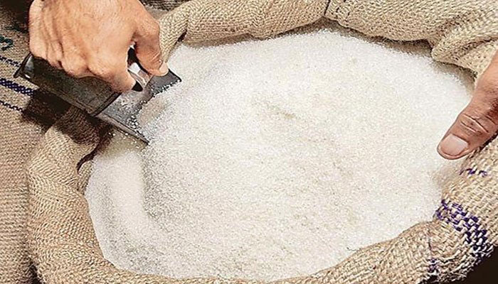 وفاقی حکومت نے سستی مقامی چینی چھوڑ کر 38 روپے مہنگی چینی خرید لی 