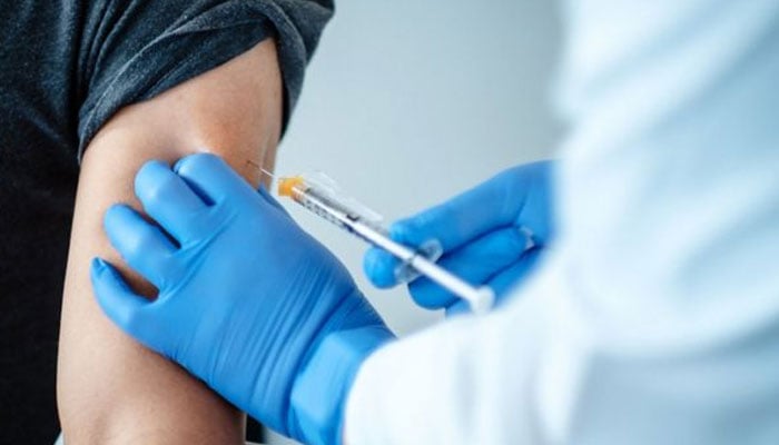 متحدہ عرب امارات کی 80 فیصد آبادی کو کورونا وائرس کیخلاف مکمل طور پر ویکسین دے دی گئی، صحت حکام