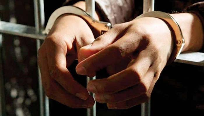 سابق ایس ایچ او مومن آباد اور کانسٹیبل کو زخمی کرنیوالا مفرور ملزم گرفتار