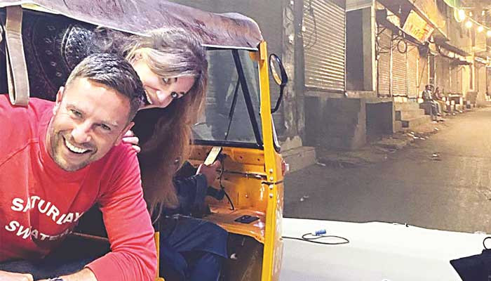 جمائما گولڈ نے پاکستانی رکشے پر سیر سپاٹے کی ویڈیو شیئر کردی - Vimarsana News