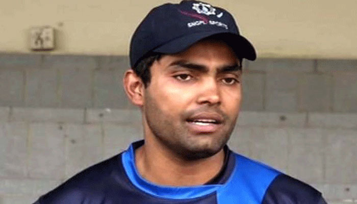 عمر اکمل امریکا روانہ، سپورٹرز سے دعاؤں کی اپیل