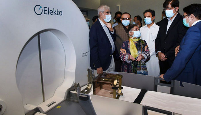 ڈاؤ یونیورسٹی اسپتال، پبلک سیکٹر کی پہلی گاما نائف سہولت کا افتتاح