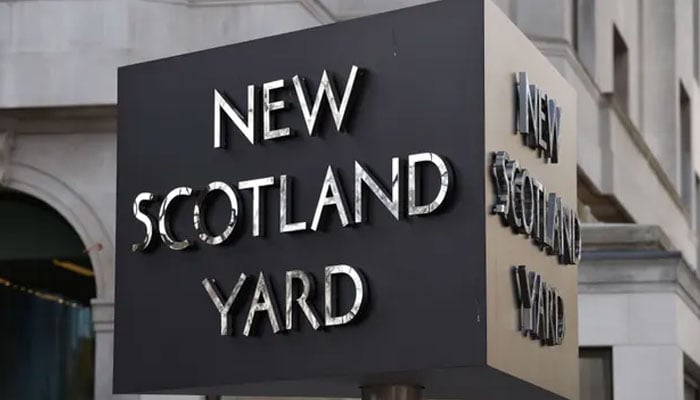 سادہ لباس پولیس اہلکار کے روکنے پرعوام شناخت طلب کریں، میٹ 