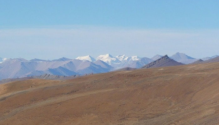 بھارت لداخ میں ہمارے علاقے پر قبضہ کررہا ہے، باز آجائے، چین کا انتباہ