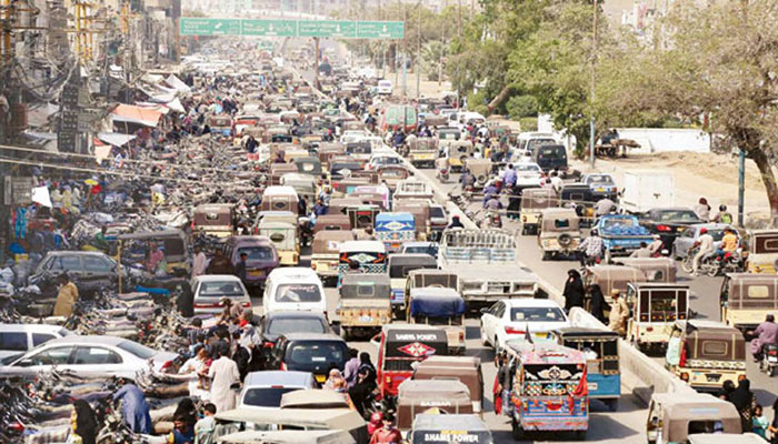 جمعے کی شام مختلف شاہراہوں پر بدترین ٹریفک جام، شہری گھنٹوں پھنسے رہے