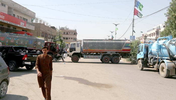 جناح گراؤنڈ میں جلسہ، حفاظتی اقدامات کے تحت سڑکیں کنٹینر لگا کر بند، شہریوں کو مشکلات