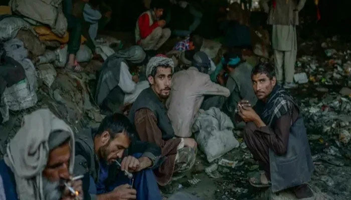 کابل، طالبان نشے کے عادی افراد کو پکڑ کر بحالی مرکز منتقل کرنے لگے