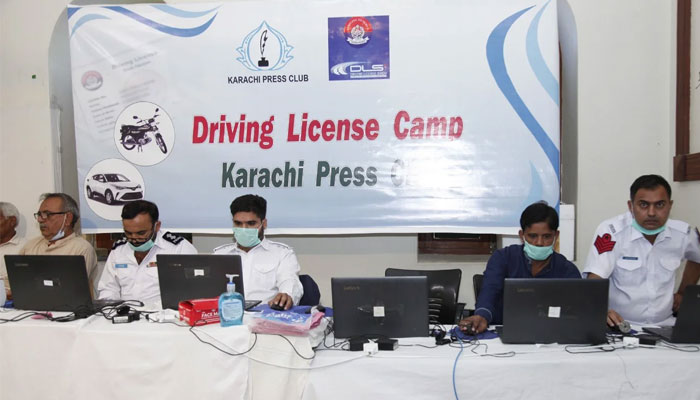 کراچی پریس کلب میں ڈرائیونگ لائسنس کیمپ، 5 سو سے زائد ممبران مستفید ہوئے