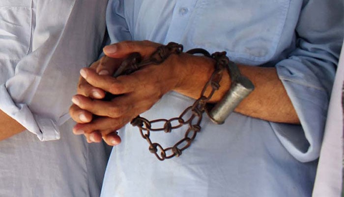 غلط فہمی پر گرفتار کراچی کا ٹیکسی ڈرائیور 17 سال بعد گوانتاناموبے سے رہا