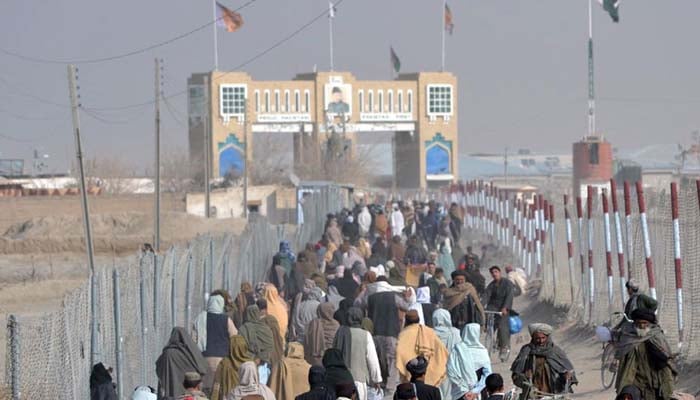 چمن: وطن واپسی کی اجازت نہ ملنے پر افغان شہری مشتعل، بارڈر پر جھڑپیں